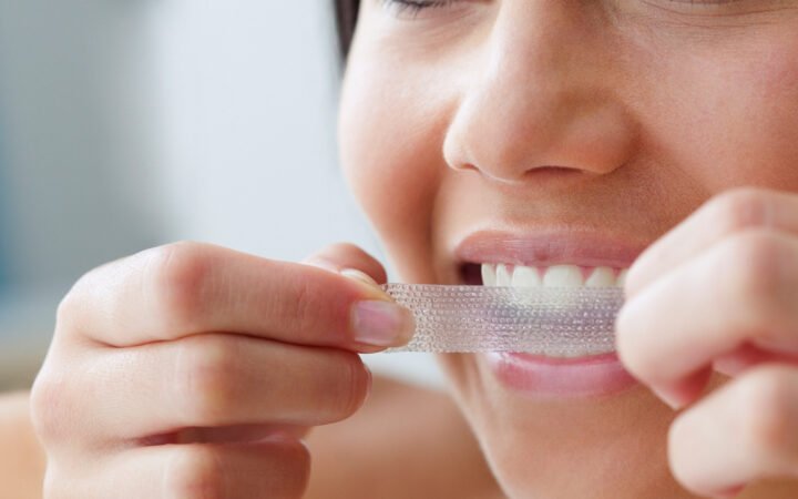 How to Whiten Teeth Naturally at Home in 2026